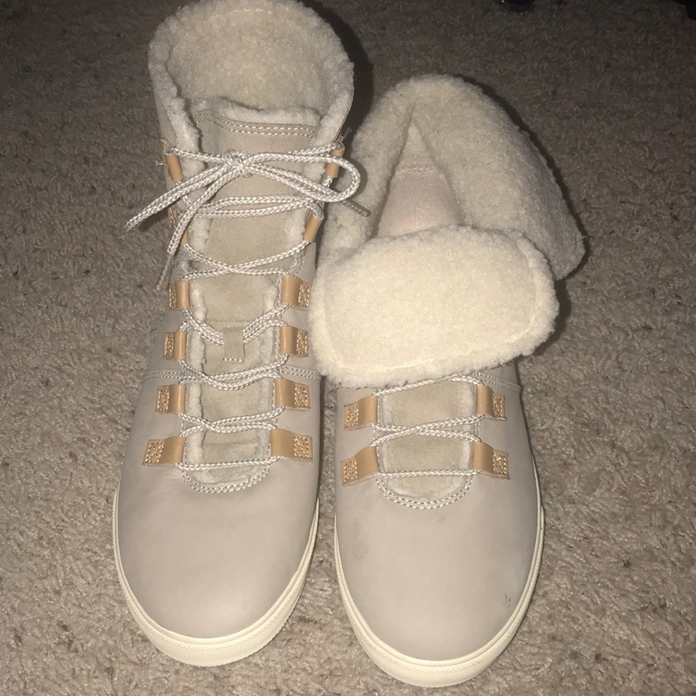 New without box Timberland Rebotl lace up booties